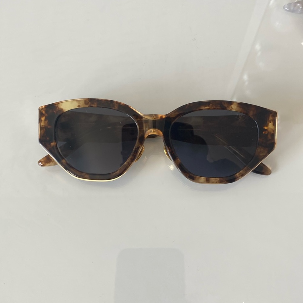 DEZI SUNGLASSES “CHARGE IT”